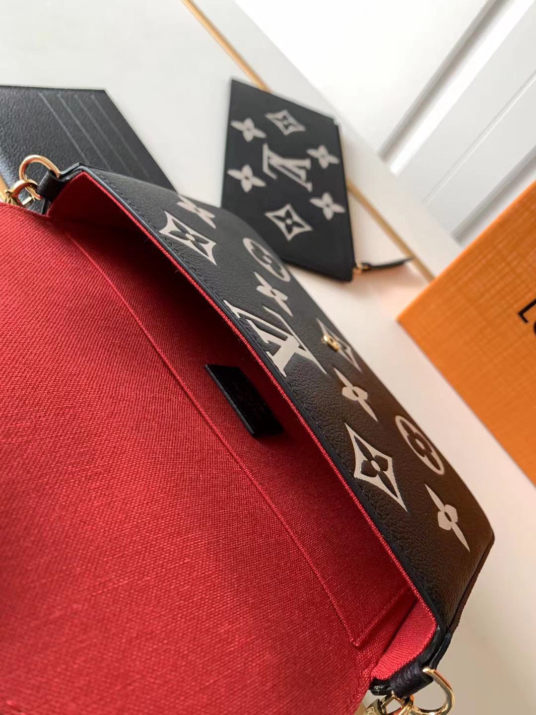 M61276 M64064 M64065 This Pochette F licie chain bag features Monogram Imprente leather depic