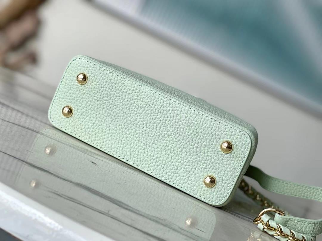 Top grade original M22916 M48865 apple green with white chainThis Capuchines mini handbag