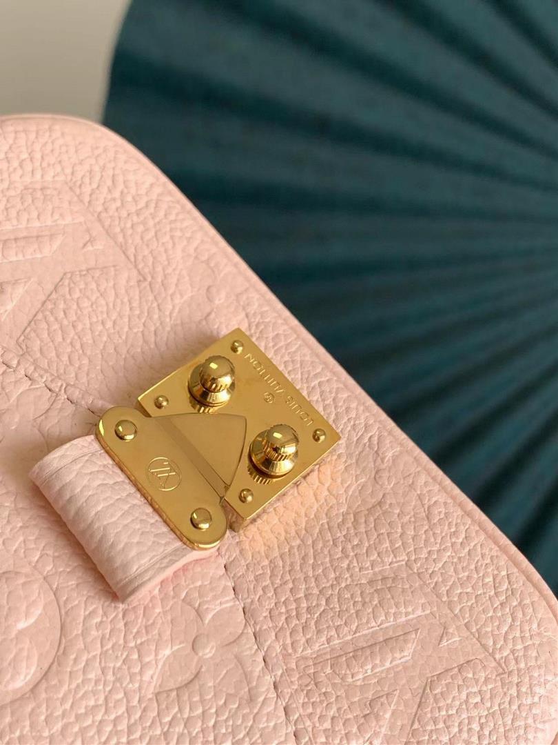 M81389 81390 This Micro Mtis chain bag is made of soft Monogram Imprente leather and features