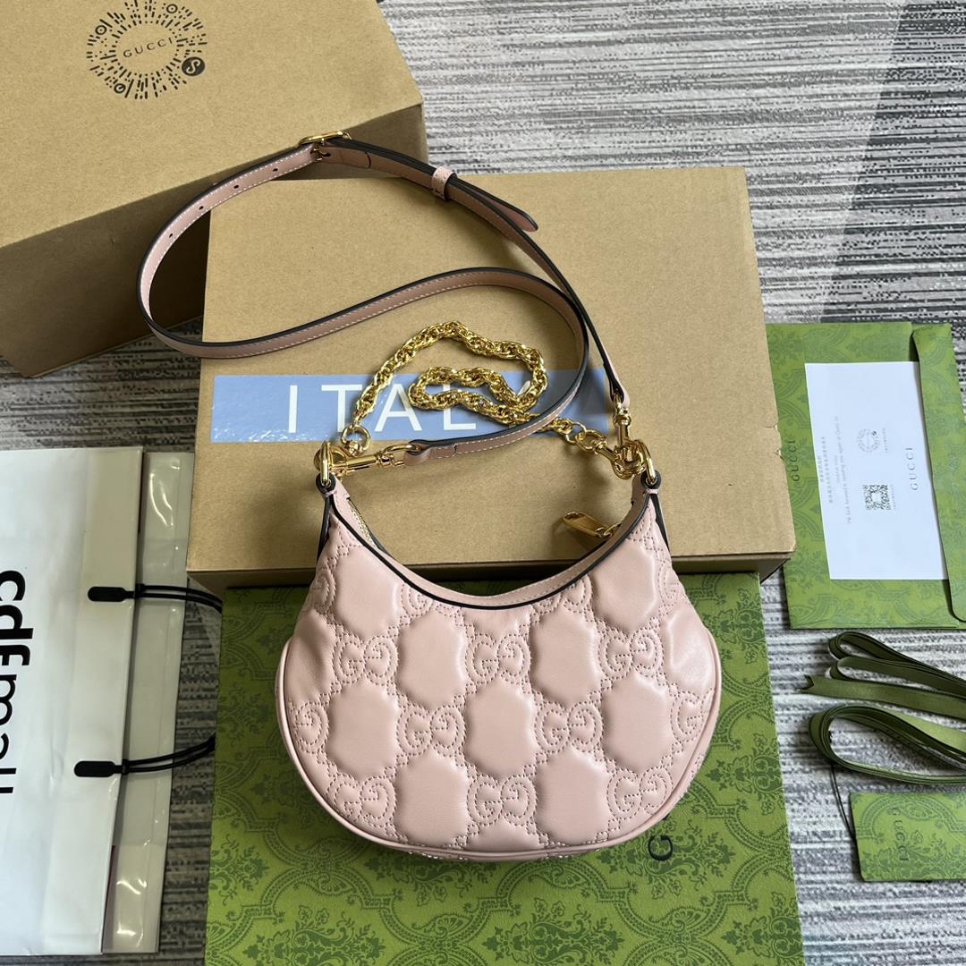 Equipped with a full set of packaging the 2023 Early Autumn Collection cleverly interprets GGs