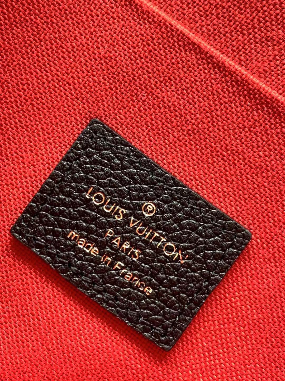 M61276 M64064 M64065 This Pochette F licie chain bag features Monogram Imprente leather depic