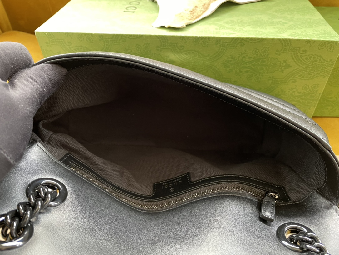 Created by Italy, the 443497GG Marmont Chain Shoulder Backpack features a soft and structured