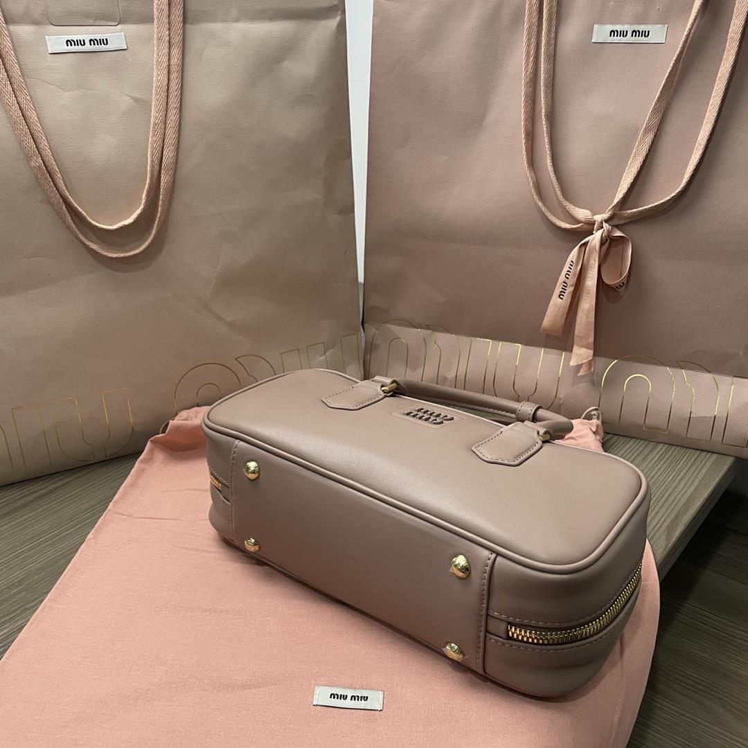 Large M familys new product bowling bag mainly promoted on the official website is definitely