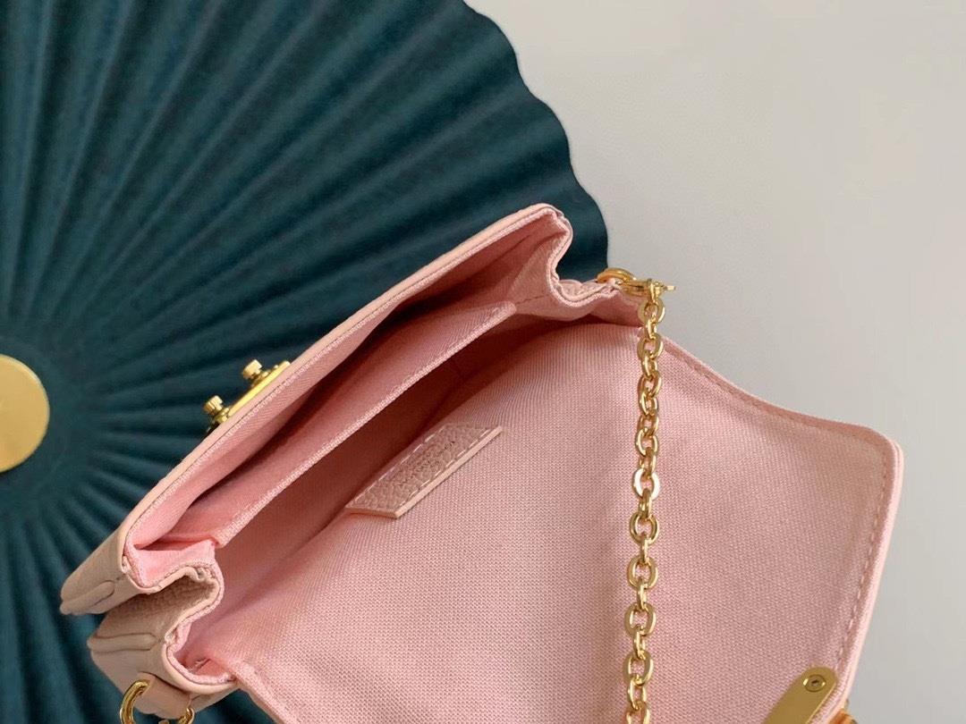 M81389 81390 This Micro Mtis chain bag is made of soft Monogram Imprente leather and features