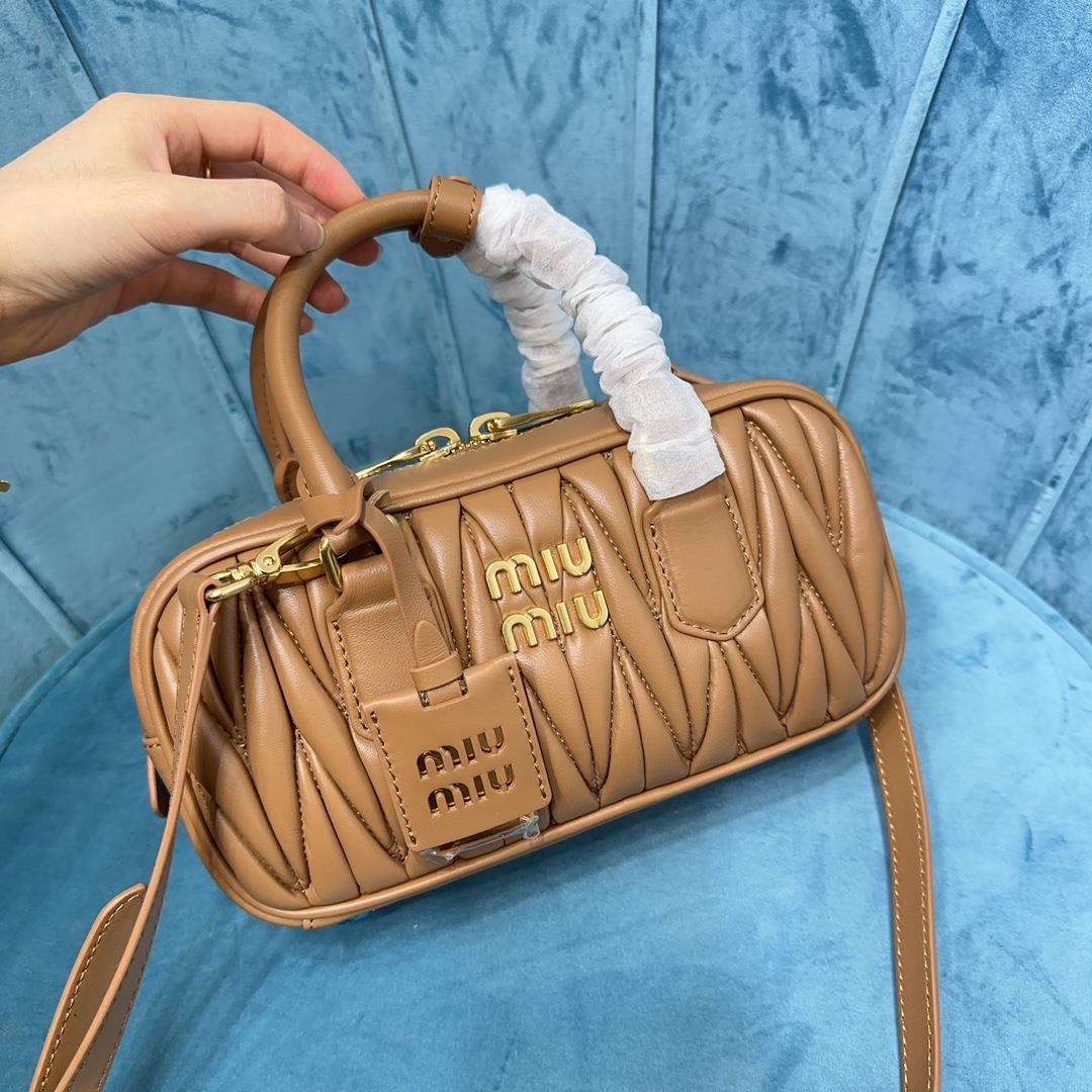 5BB142 a new type of bowling bag from M family mainly promoted on the official website