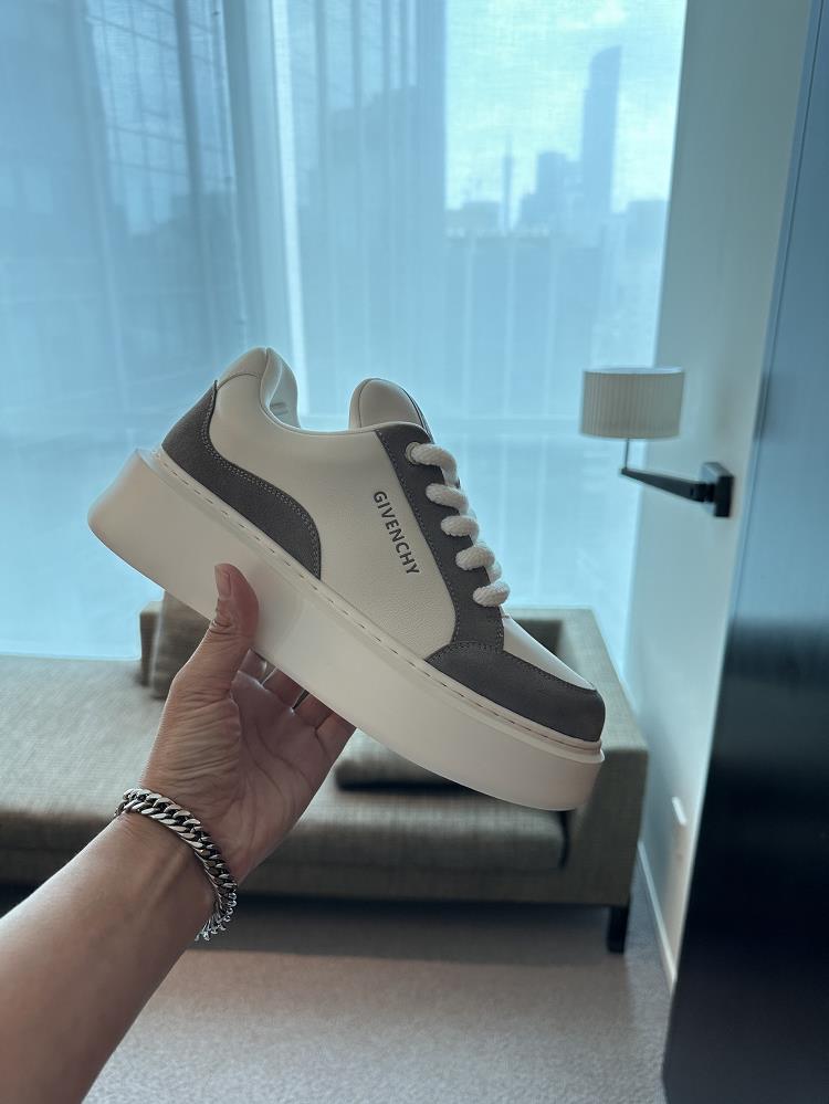 Givenchy shares a versatile shoe styleMilan Fashion WeekAn equation that men dont have to