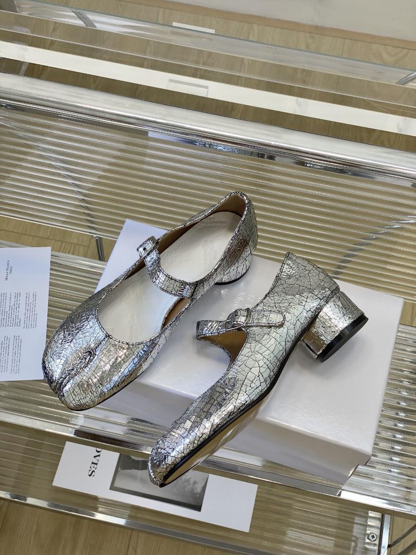 High quality Maison Margiela MM6 split toe shoes Tabi Italian vegetable tanned sheepskinFor a