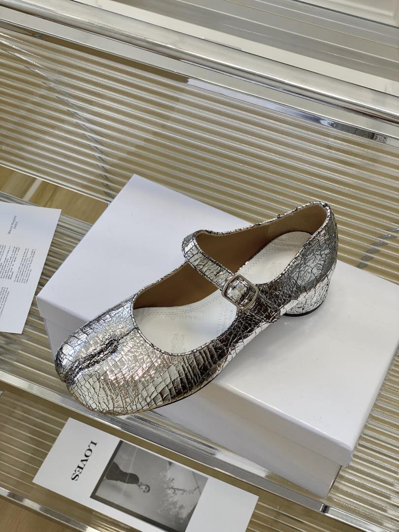 High quality Maison Margiela MM6 split toe shoes Tabi Italian vegetable tanned sheepskinFor a