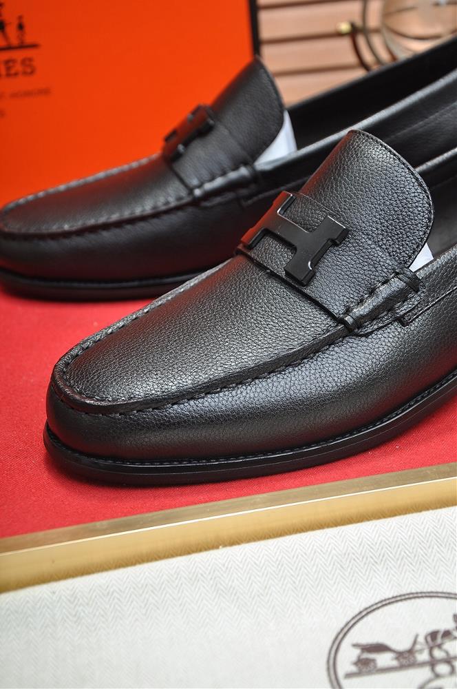 Hermes HERMES leather lining is the top luxury in Italy He does not pursue novel styles or gorgeous colors but attracts successful mens favor with